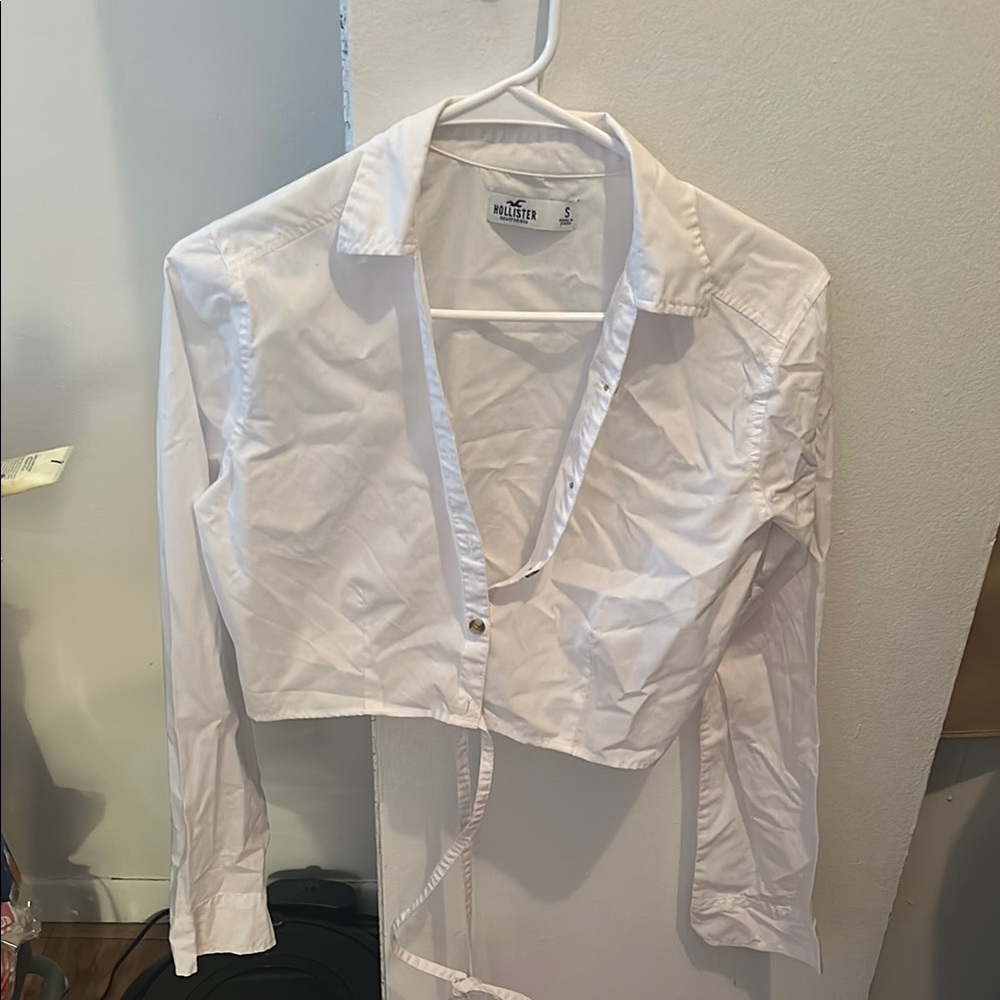 Hollister Women's White Button-Up Crop Top